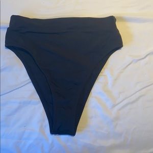 Tan lines como black high wasted bottoms